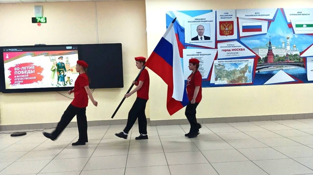 Вынос флага. Разговоры о важном.